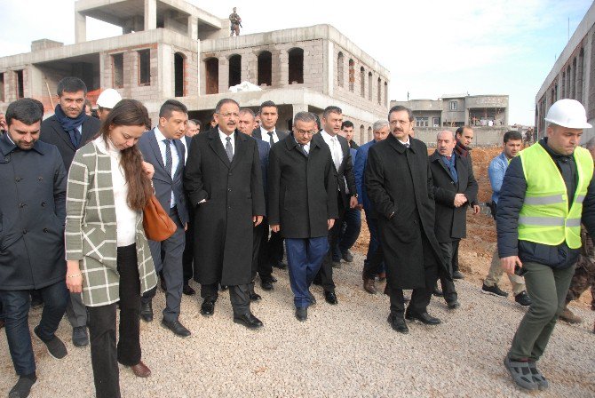 Bakan Özhaseki: “Şırnak Ve İlçelerindeki Konutlar 2017 İçerisinde Tamamlanacak”