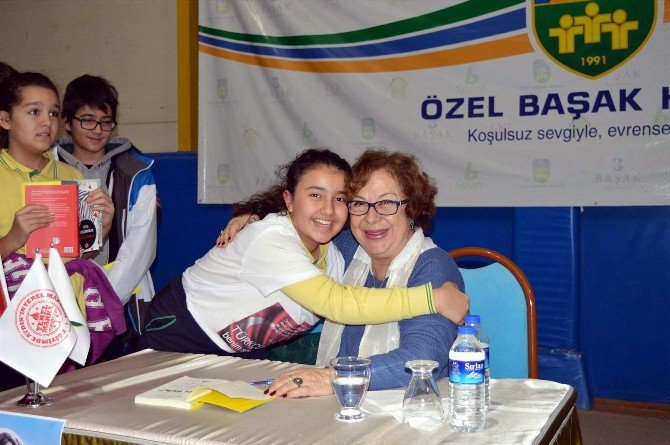 Feyza Hepçilingirler, Başak Koleji Söyleşi Ve İmza Günü Düzenledi