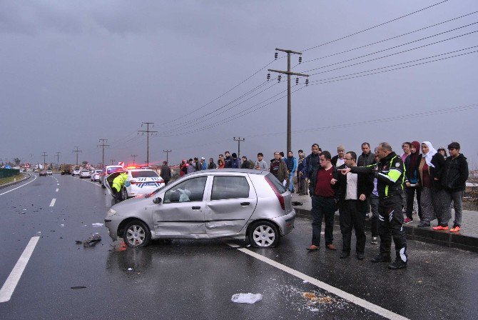 Fethiye’de Kazaya Müdahale Eden Polislere Otomobil Çarptı; 3 Yaralı