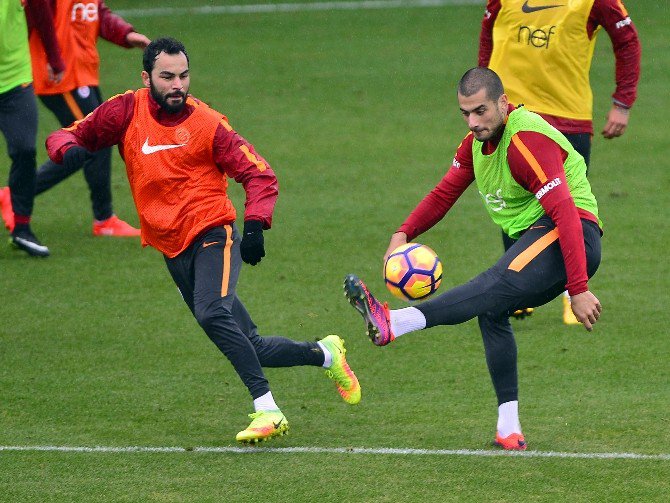 Galatasaray, Yağmur Altında Çalıştı