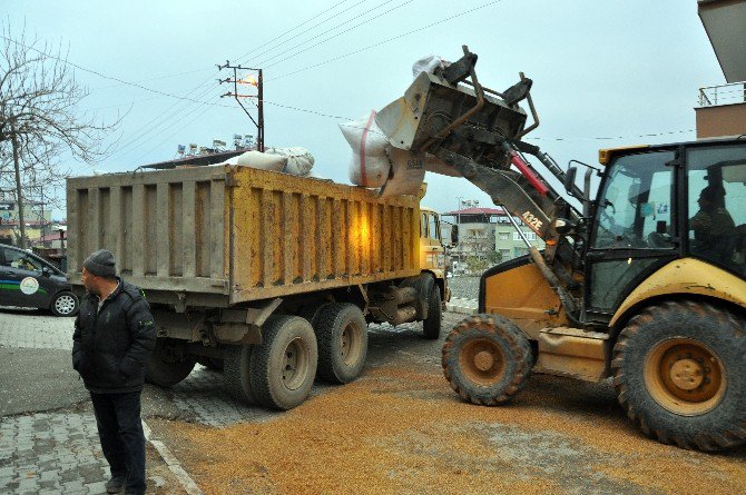 Biber Ve Baharat Yapımında Kullanılacağı Tahmin Edilen 40 Ton Atık Madde Ele Geçirildi