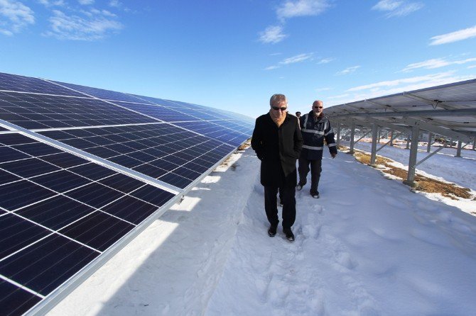 Tamamlanan Güneş Enerjisi Santralinde İnceleme