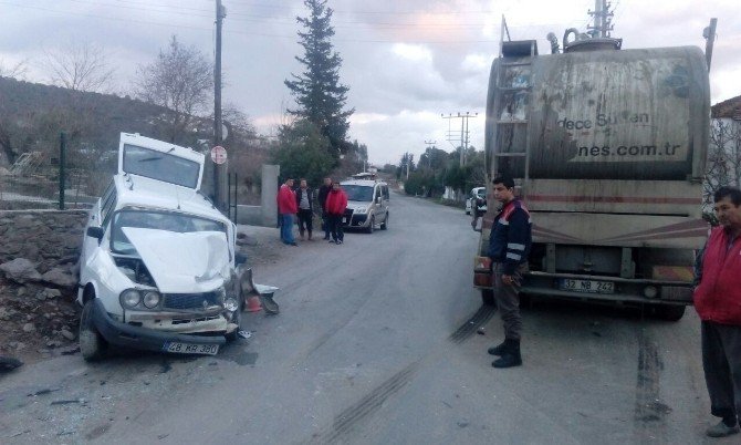 Milas’ta Trafik Kazası: 2 Yaralı