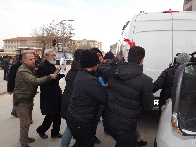 İzinsiz Gösteri Yapmak İsteyen Grubu Polis Gözaltına Aldı