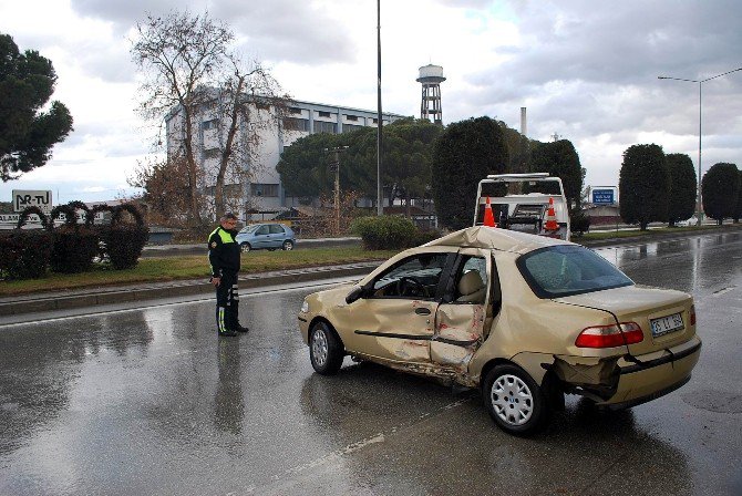 Tır Otomobile Çarptı: 1 Yaralı