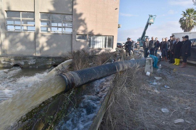 Vali Çakacak, Sel Suları Altında Kalan Tarım Arazilerini İnceledi