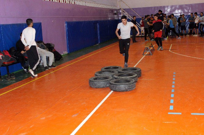 Gençler Polislik Sınavına Hazırlanıyor