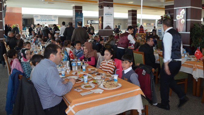 Askon Bitlis Şubesinden 100 Öğrenciye Giyim Ve Kırtasiye Yardımı