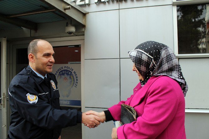 Döner Ustası Kömürlükte Bulduğu 23 Bin Tl’yi Sahibine Ulaştırdı