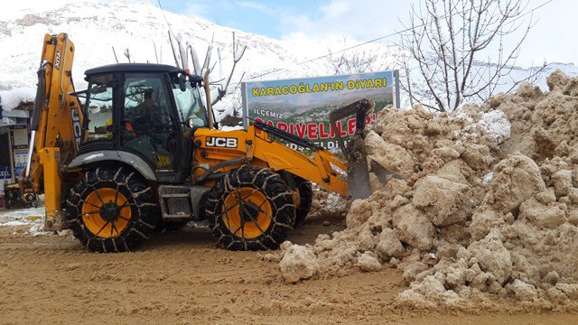 Sarıveliler Belediyesinin Karla Mücadelesi Devam Ediyor