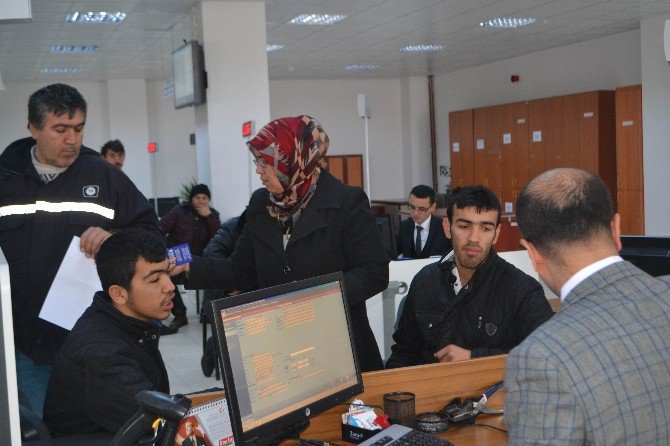 Nüfus Müdürlüklerinde Yeni Kimlikler İçin Özel Talep Masaları Oluşturuldu