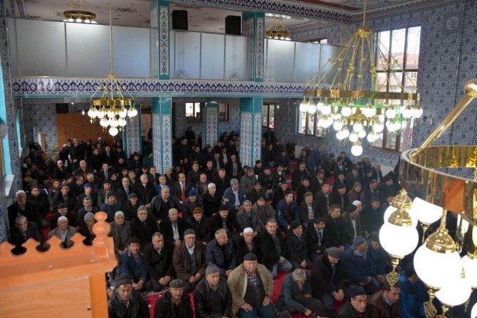 1 Yılda Yapımı Tamamlanan Cami İbadete Açıldı