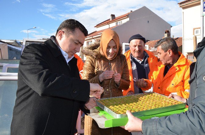 Başkan Bakıcı’nın Kar Temizleme Ekiplerine Baklava İkramı