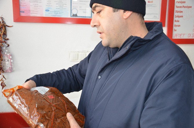 Zabıta Müdürlüğü’nden Çiğ Köfte Ve Yufka Üretim Yerlerine Denetim