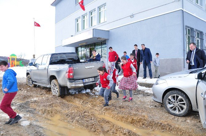 Öğrencilerin Çamur İle İmtihanı