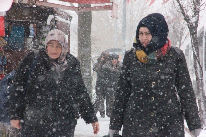 Edirne’de Eğitime Ve Kamuya ‘Kar’ Engeli