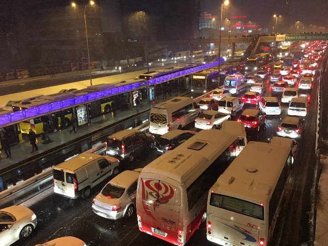 İstanbul’da Eve Dönüş Yolu Çileye Dönüştü