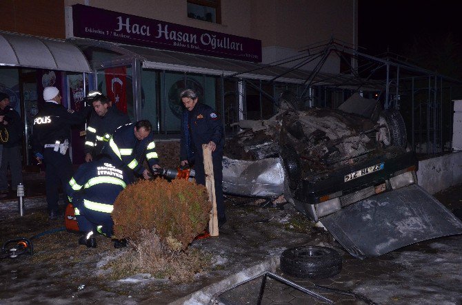 Eskişehir’de Otomobil Takla Attı: 2 Ölü, 1 Yaralı