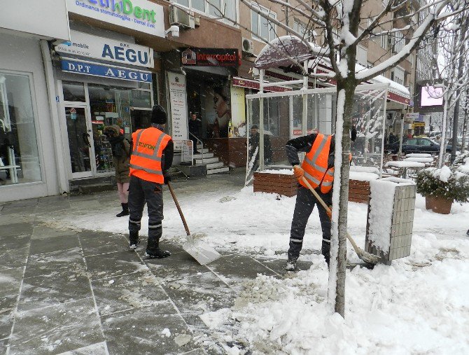 Kosova’da Çocukların Kar Sevinci