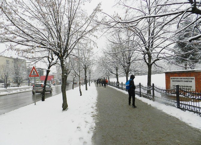 Kosova’da Çocukların Kar Sevinci