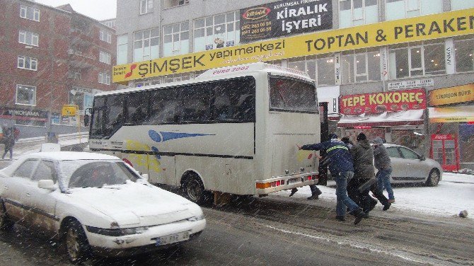 Tekirdağ’da Kar Hayatı Felç Etti