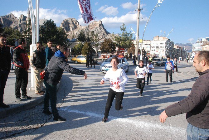 Tokat’ta Mehmet Akif İnan Anısına Koşu Düzenlendi