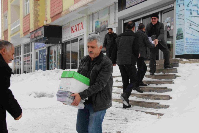 Varto Dernekleri Başkanlığından Sınavlara Hazırlanan Öğrencilere Kitap Desteği