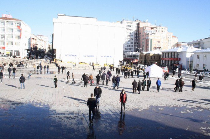 Yozgat’ta Kış Güneşi, Vatandaşı Sokağa Döktü