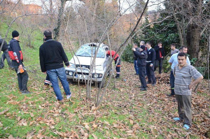 Otomobil 20 Metreden Bahçeye Uçtular: 4 Yaralı