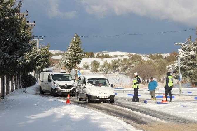 Tatil Kenti Foça’da Kar Kalınlığı 20 Santim