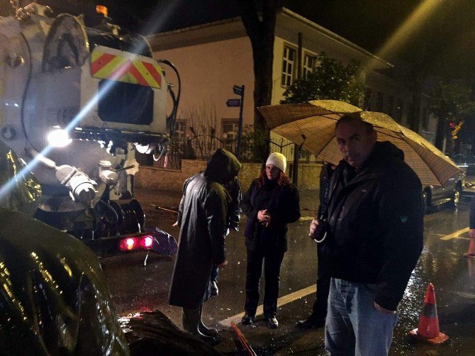 Başkan Çeçrioğlu, Gece Boyunca Yağış Önlemlerini Denetledi