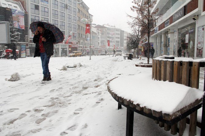 Bolu Kent Merkezinde Göz Gözü Görmüyor