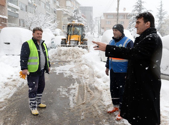 Osmangazi’de 480 Kişilik Ekip Karla Mücadele Ediyor