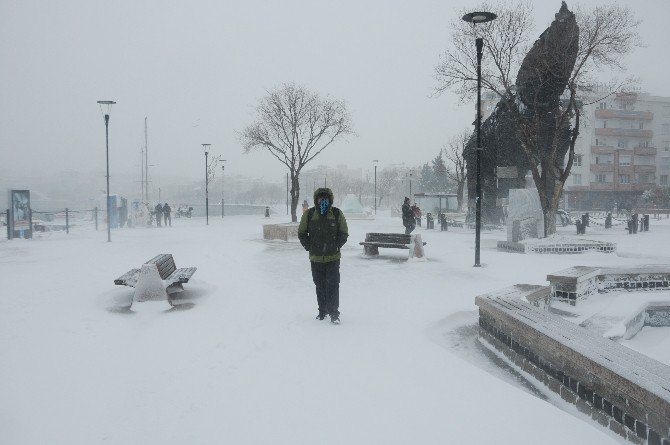 Çanakkale’de Kar Hayatı Olumsuz Etkiliyor