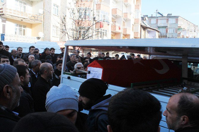 Kahraman Şehidin Naaşı Son Yolculuğu Öncesi Baba Evine Getirildi