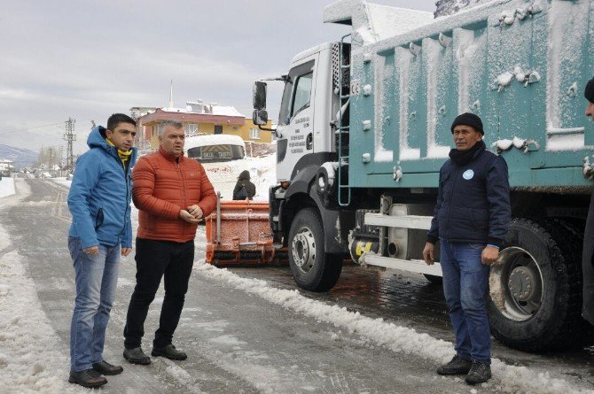 Akhisar’daki Kar Temizleme Çalışmalarına Sıkı Takip