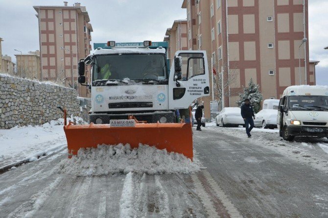 Akhisar’daki Kar Temizleme Çalışmalarına Sıkı Takip