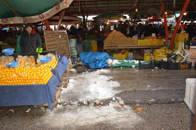 Soğuk Hava Ve Kar Pazarcı Esnafını Vurdu