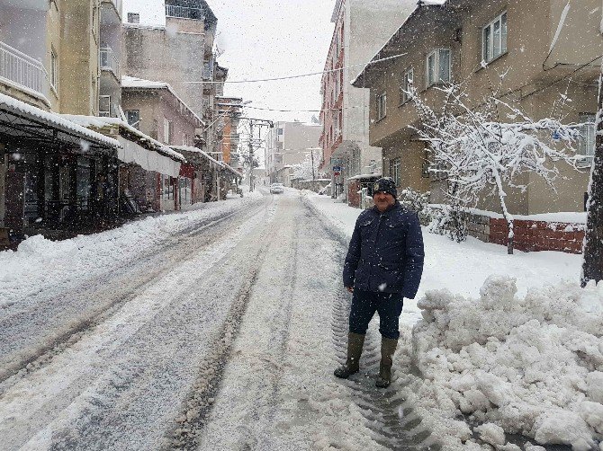 Gördes’e Kar Yağışı Etkili Oluyor