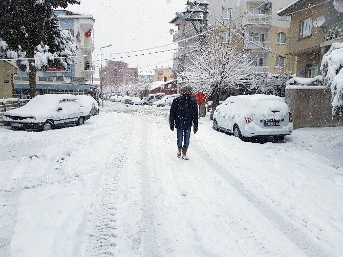 Gördes’e Kar Yağışı Etkili Oluyor