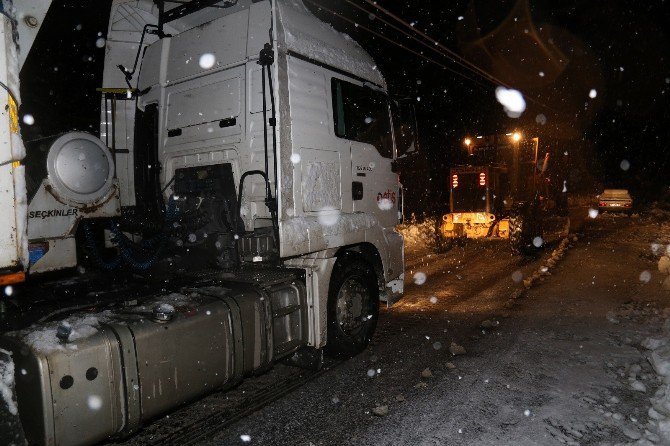 Turgutlu’da Ekipler Gece Boyunca Çalıştı