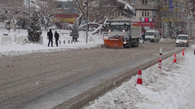 Kar Tekirdağ’da Etkisini Sürdürüyor