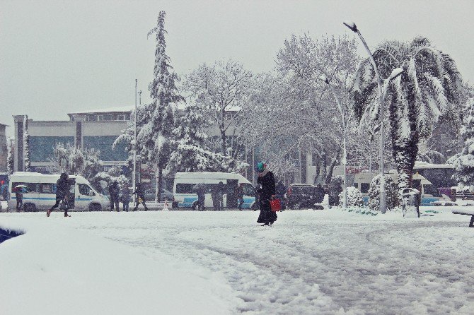 Sakarya Beyaz Gelinliğini Giydi