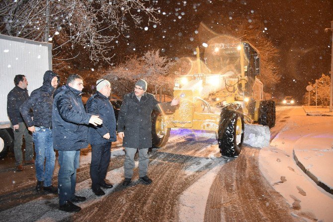 Başkan Çelik’ten Gece Yarısı Kar Mesaisi