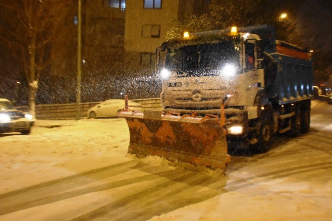 Süleymanpaşa Belediyesi Karla Mücadeleye Devam Ediyor