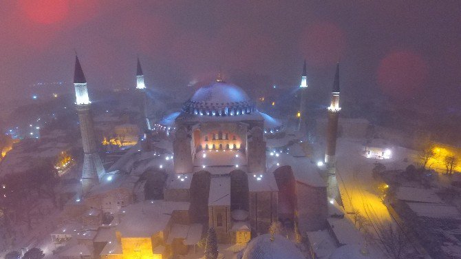 Sultanahmet’te Eşsiz Kar Manzarası Havadan Görüntülendi