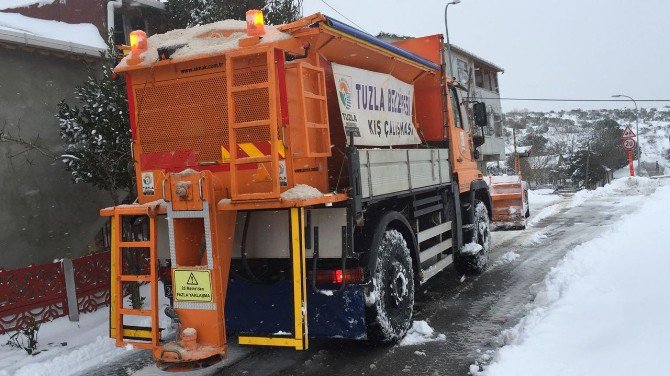 Tuzla Belediyesi, Karla Mücadele Çalışmalarını Aralıksız Sürdürüyor