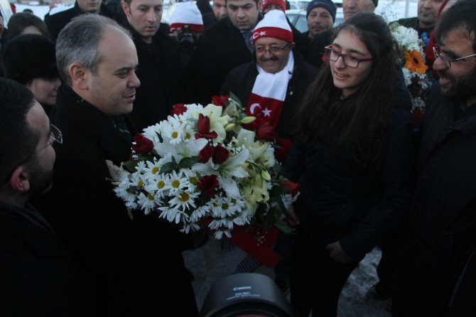 Bakanlar, Sarıkamış’ta Kardan Şehit Heykellerinin Açılışını Yaptı