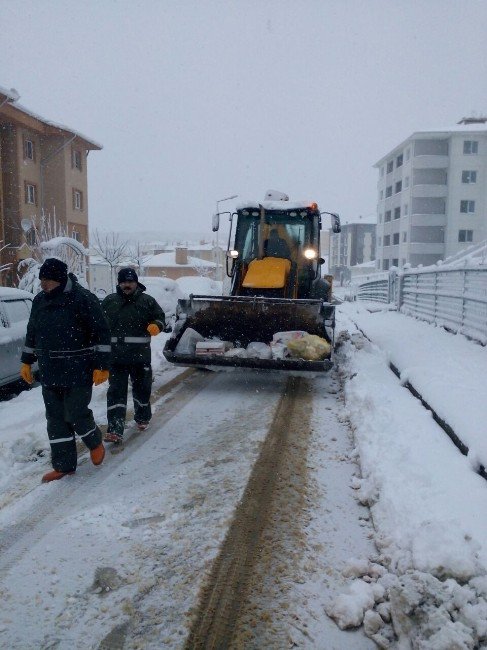 Adapazarı Belediyesi Kar Çalışmalarına Devam Ediyor