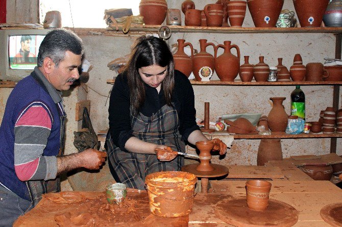 Ak Kadınlar Toprağa Can Verdi